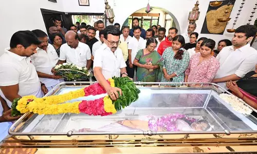 मुख्यमंत्री स्टालिन ने बीला वेंकटेशन को श्रद्धांजलि दी