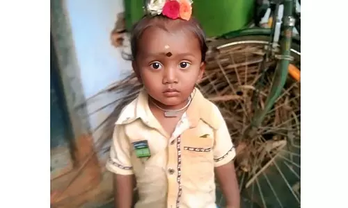 टीका लगने के बाद 2 साल के बच्चे की मौत: परिजनों का विरोध प्रदर्शन टीका लगने के बाद 2 साल के बच्चे की मौत: परिजनों का विरोध प्रदर्शन