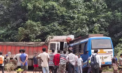Odisha : सुंदरगढ़ में बस-ट्रक की टक्कर में 5 की मौत, कई घायल