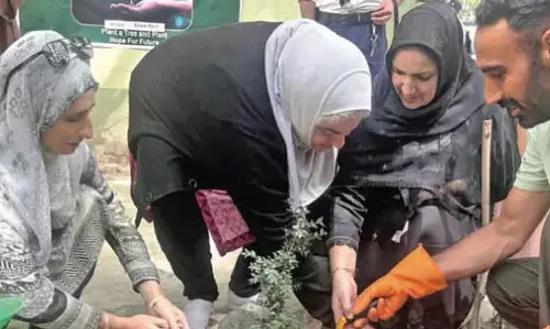 जीडीसी गांदरबल ने विशाल वृक्षारोपण अभियान का आयोजन किया जीडीसी गांदरबल ने विशाल वृक्षारोपण अभियान का आयोजन किया