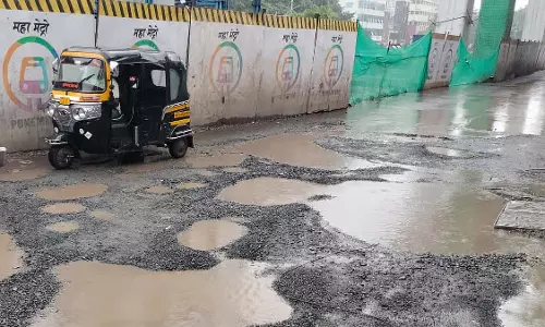 पिंपरी-चिंचवाड़: निगडी में मेट्रो निर्माण से सड़क खराब पिंपरी-चिंचवाड़: निगडी में मेट्रो निर्माण से सड़क खराब
