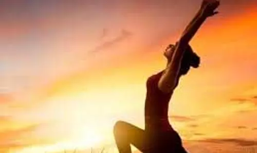 Yoga: पूरे शरीर को फिट रखने के लिए इस योग आसन का प्रतिदिन अभ्यास करें Yoga: पूरे शरीर को फिट रखने के लिए इस योग आसन का प्रतिदिन अभ्यास करें
