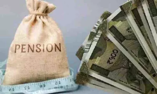 AUT और MUTA ने पुरानी पेंशन योजना, एमफिल, पीएचडी प्रोत्साहनों के विरोध में प्रदर्शन किया AUT और MUTA ने पुरानी पेंशन योजना, एमफिल, पीएचडी प्रोत्साहनों के विरोध में प्रदर्शन किया