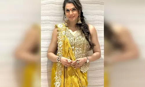 ट्रेडिशनल लुक में दिखीं ईशा कोप्पिकर