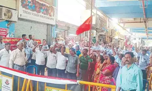 तिरुवोट्टियूर में MRF कर्मचारियों के विरोध प्रदर्शन को व्यापक समर्थन मिला, वार्ता विफल
