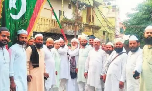Bareilly: शाहदाना वली उर्स में जुटी श्रद्धालुओं की भीड़