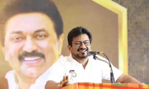 Udhayanidhi Stalin ने मदुरै में खेल बुनियादी ढांचे के विकास का निरीक्षण किया Udhayanidhi Stalin ने मदुरै में खेल बुनियादी ढांचे के विकास का निरीक्षण किया