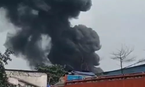 रायपुर में ऑयल फैक्ट्री में लगी आग, आसपास हड़कंप रायपुर में ऑयल फैक्ट्री में लगी आग, आसपास हड़कंप