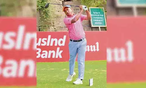 बांग्लादेशी गोल्फर जमाल ने Telangana गोलकोंडा मास्टर्स में बढ़त बनाई बांग्लादेशी गोल्फर जमाल ने Telangana गोलकोंडा मास्टर्स में बढ़त बनाई
