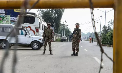 Leh: कर्फ्यू के बीच लेह की गली-गली में सुरक्षा की कड़ी निगरानी Leh: कर्फ्यू के बीच लेह की गली-गली में सुरक्षा की कड़ी निगरानी