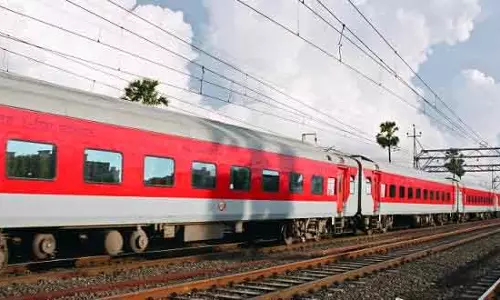 Rourkela ट्रेन ने दो नाबालिग भाई-बहनों को कुचला Rourkela ट्रेन ने दो नाबालिग भाई-बहनों को कुचला