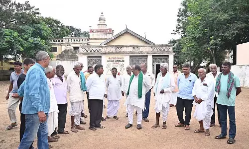 एम.बी. पाटिल का थडी मठ के विकास के लिए दान: N.H. Konareddy एम.बी. पाटिल का थडी मठ के विकास के लिए दान: N.H. Konareddy