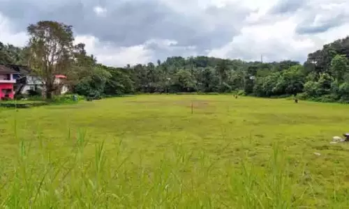 Kerala : इरिट्टी में स्टेडियम नहीं होने से खेल प्रेमी निराश Kerala : इरिट्टी में स्टेडियम नहीं होने से खेल प्रेमी निराश