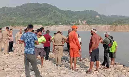 Paonta Sahib में डूबने से एक युवक की मौत, एक शव बरामद, दो युवक अभी भी लापता Paonta Sahib में डूबने से एक युवक की मौत, एक शव बरामद, दो युवक अभी भी लापता