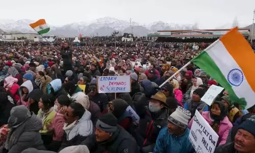 Ladakh क्यों जल रहा है और केंद्र सोनम वांगचुक को क्यों दोषी ठहरा रहा है? Ladakh क्यों जल रहा है और केंद्र सोनम वांगचुक को क्यों दोषी ठहरा रहा है?