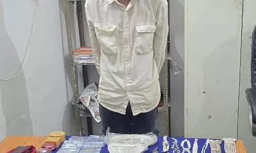 सूने मकान का कुंदा उखाड़कर चोरी, शातिर गिरफ्तार सूने मकान का कुंदा उखाड़कर चोरी, शातिर गिरफ्तार