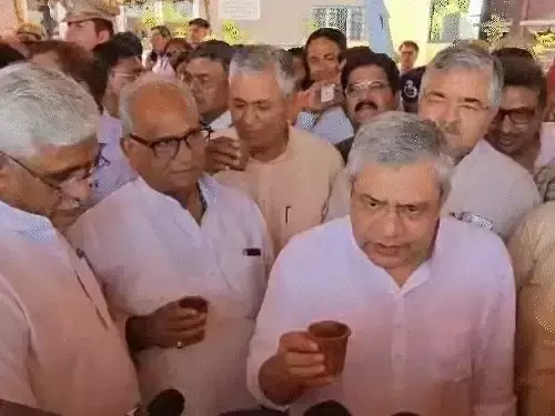 Pali: रेलवे प्लेटफॉर्म पर सिकोरे की खुशबू, पाली का रोल मॉडल बनना Pali: रेलवे प्लेटफॉर्म पर सिकोरे की खुशबू, पाली का रोल मॉडल बनना