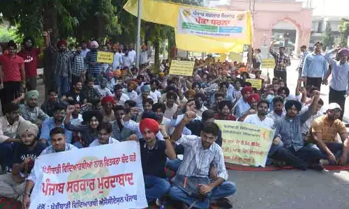 PAU के छात्रों ने विरोध प्रदर्शन शुरू किया
