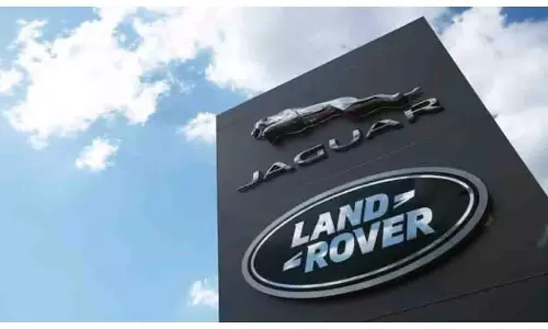 टाटा मोटर्स को झटका, JLR के संभावित नुकसान की खबर से शेयरों में गिरावट