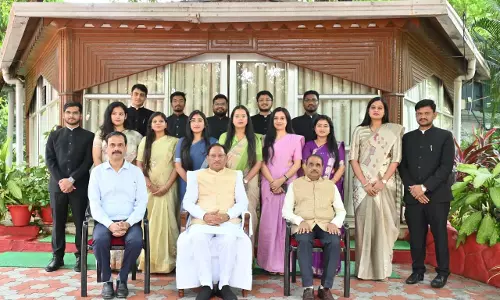 CM साय से राज्य प्रशासनिक सेवा के प्रशिक्षु अधिकारियों ने की मुलाकात CM साय से राज्य प्रशासनिक सेवा के प्रशिक्षु अधिकारियों ने की मुलाकात