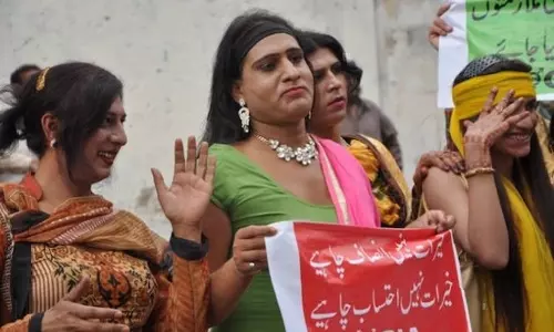 Pakistan:  तीन ट्रांसजेंडर व्यक्तियों की हत्या पर कराची में विरोध प्रदर्शन