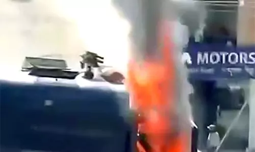 सुरक्षा बलों के साथ हिंसक झड़पों में चार की मौत, 70 घायल डीएम ने लेह में प्रतिबंध लगाए सुरक्षा बलों के साथ हिंसक झड़पों में चार की मौत, 70 घायल डीएम ने लेह में प्रतिबंध लगाए