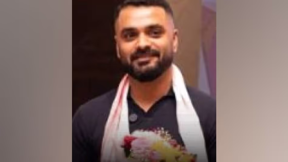 Assam : जुबीन गर्ग की मौत की जांच में सीआईडी ने सिद्धार्थ शर्मा के आवास पर छापा मारा Assam : जुबीन गर्ग की मौत की जांच में सीआईडी ने सिद्धार्थ शर्मा के आवास पर छापा मारा