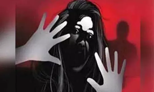 यह बहुत क्रूर है.. प्यार के नाम पर तीन लड़कियों का बलात्कार..! यह बहुत क्रूर है.. प्यार के नाम पर तीन लड़कियों का बलात्कार..!