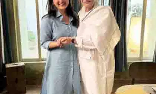 किताबों के लिए करीना की गुलज़ार से मुलाकात ने दिलों को छू लिया