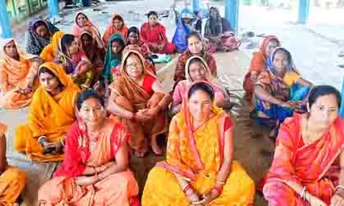 Bagaha: महिलाओं को आर्थिक मदद, सरकार ने जारी की पहली किस्त Bagaha: महिलाओं को आर्थिक मदद, सरकार ने जारी की पहली किस्त
