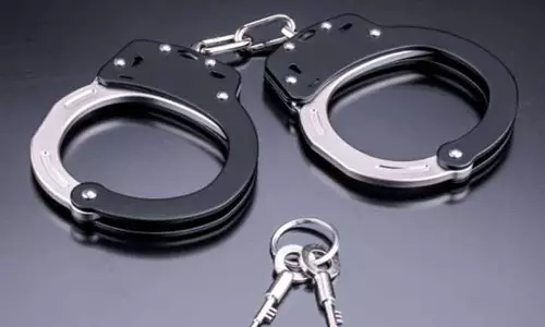 मधुबनी जिला नियोजन पदाधिकारी और डाटा एंट्री ऑपरेटर रिश्वत लेते रंगेहाथ गिरफ्तार मधुबनी जिला नियोजन पदाधिकारी और डाटा एंट्री ऑपरेटर रिश्वत लेते रंगेहाथ गिरफ्तार
