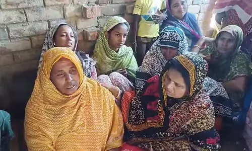Karnataka में मोबाइल चोरी के विरोध में बंगाली मजदूर की मौत, हत्या का आरोप Karnataka में मोबाइल चोरी के विरोध में बंगाली मजदूर की मौत, हत्या का आरोप