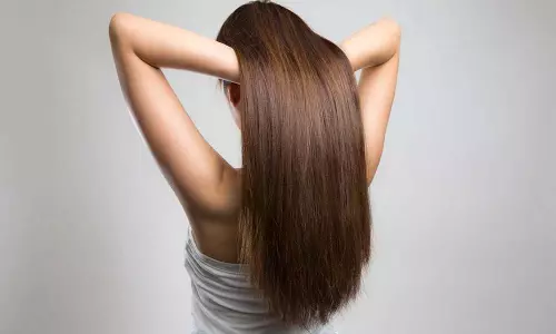 झाड़ू जैसे रूखे Hair भी बनेंगे रेशमी! नारियल तेल से पाएं नेचुरल चमक और मजबूती झाड़ू जैसे रूखे Hair भी बनेंगे रेशमी! नारियल तेल से पाएं नेचुरल चमक और मजबूती