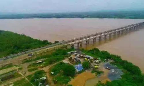 Godavari नदी उफान पर: सामान्य से अधिक प्रवाह के कारण बाढ़ की चेतावनी जारी