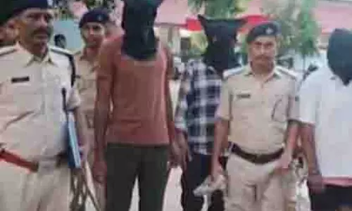 Patna: मिनी गन फैक्ट्री का भंडाफोड़, हथियारों के साथ छह गिरफ्तार Patna: मिनी गन फैक्ट्री का भंडाफोड़, हथियारों के साथ छह गिरफ्तार