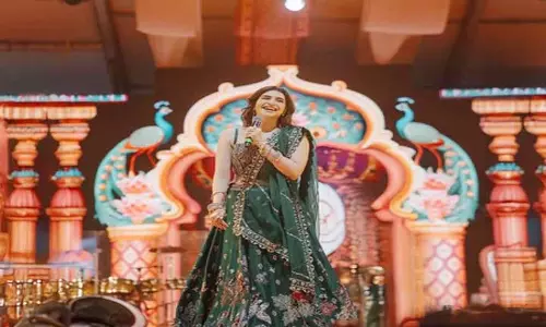 फिटनेस फ्रीक हैं करिश्मा तन्ना, नवरात्रि शो के बाद देर रात किया वर्कआउट फिटनेस फ्रीक हैं करिश्मा तन्ना, नवरात्रि शो के बाद देर रात किया वर्कआउट