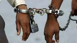 Bihar: नशे के खिलाफ पुलिस का अभियान, 9 गिरफ्तार Bihar: नशे के खिलाफ पुलिस का अभियान, 9 गिरफ्तार