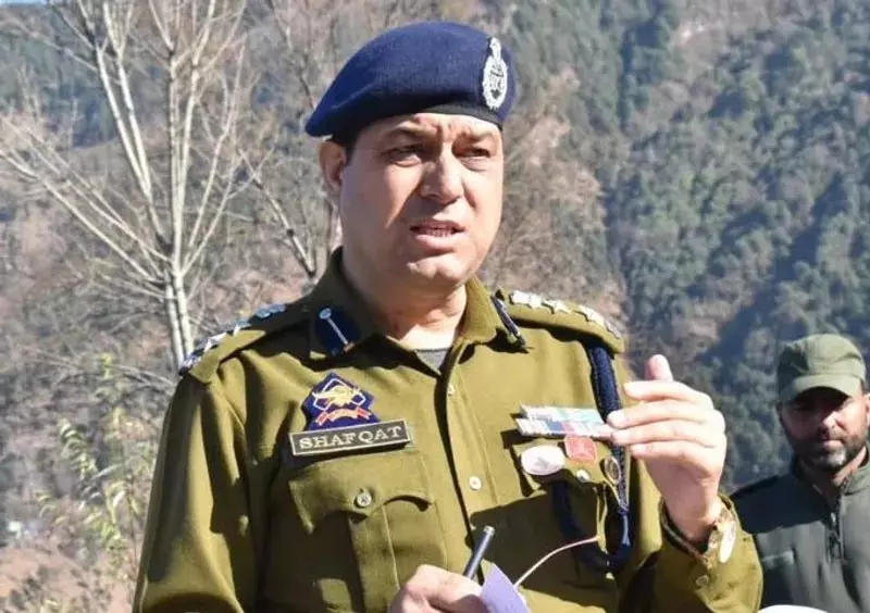एसएसपी पुंछ ने हिल काका दौरे के दौरान सुरक्षा समीक्षा की, शिकायतें सुनीं एसएसपी पुंछ ने हिल काका दौरे के दौरान सुरक्षा समीक्षा की, शिकायतें सुनीं