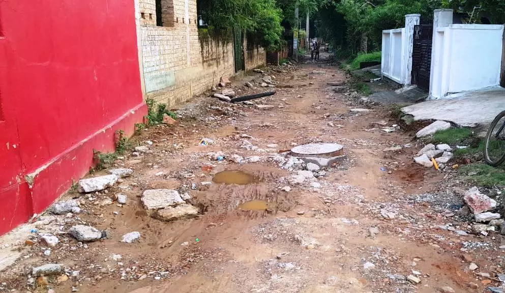 New Tehri: सड़क बदहाल, प्रशासन से दुरुस्ती की अपील New Tehri: सड़क बदहाल, प्रशासन से दुरुस्ती की अपील