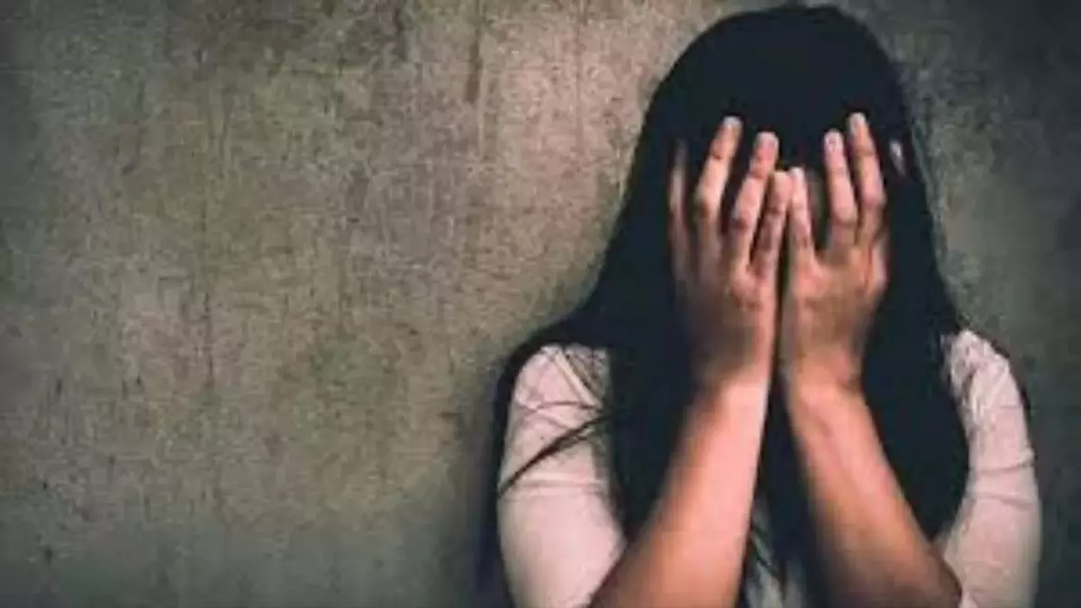 फिल्म दिखाने के बहाने मॉल ले गया, छात्रा की इज्जत लूटी फिल्म दिखाने के बहाने मॉल ले गया, छात्रा की इज्जत लूटी