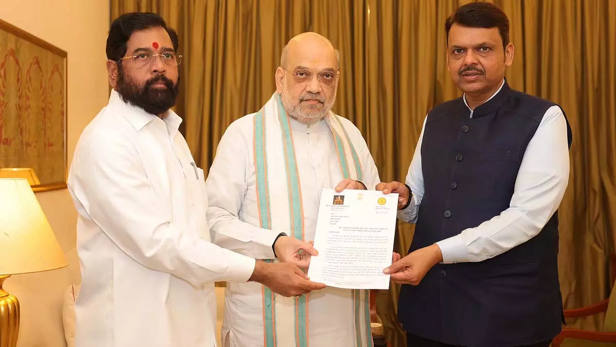 महाराष्ट्र के CM ने बाढ़ संकट के बीच अमित शाह से तत्काल वित्तीय सहायता की अपील की महाराष्ट्र के CM ने बाढ़ संकट के बीच अमित शाह से तत्काल वित्तीय सहायता की अपील की