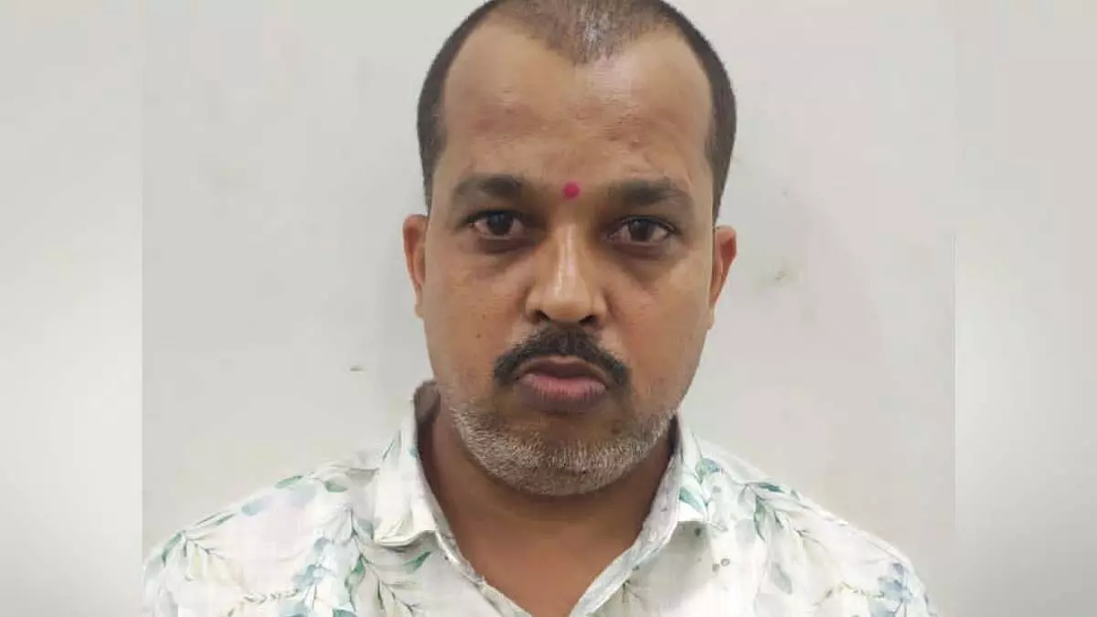 Mumbai : सीएम रिलीफ फंड लोन एजेंट बनकर रेलवे में नौकरी दिलाने का झांसा देने वाला व्यक्ति गिरफ्तार Mumbai : सीएम रिलीफ फंड लोन एजेंट बनकर रेलवे में नौकरी दिलाने का झांसा देने वाला व्यक्ति गिरफ्तार