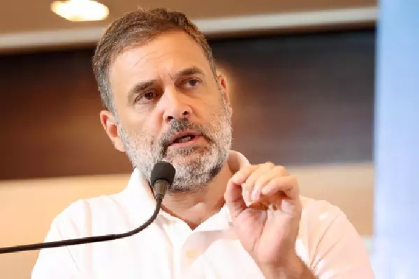 राहुल गांधी ने मराठवाड़ा में तेज राहत कार्यों की मांग की राहुल गांधी ने मराठवाड़ा में तेज राहत कार्यों की मांग की