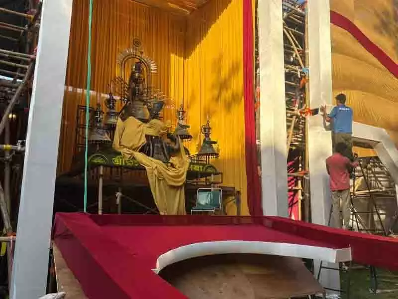Durga Puja Celebrations: लाल रंग के रंगों से रंगी दिल्ली उत्सव में Durga Puja Celebrations: लाल रंग के रंगों से रंगी दिल्ली उत्सव में