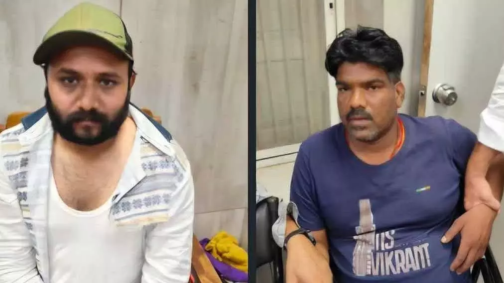 Indore : ट्रैक्टर छोड़ने के लिए रिश्वत लेते आईएमसी अधिकारी और एक अन्य गिरफ्तार Indore : ट्रैक्टर छोड़ने के लिए रिश्वत लेते आईएमसी अधिकारी और एक अन्य गिरफ्तार
