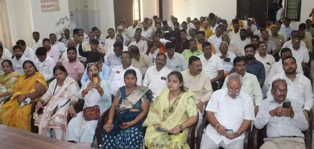 Bareilly: जनप्रतिनिधियों और नागरिकों ने मनाई दीन दयाल उपाध्याय जयंती Bareilly: जनप्रतिनिधियों और नागरिकों ने मनाई दीन दयाल उपाध्याय जयंती