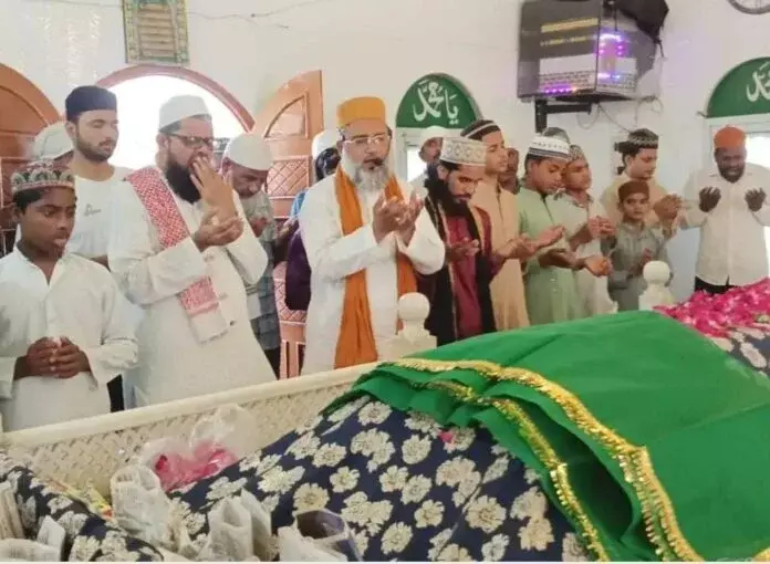 Farrukhabad: हजरत मखदूम शाह औलिया दरगाह में मनाई गई नौचंदी जुमेरात Farrukhabad: हजरत मखदूम शाह औलिया दरगाह में मनाई गई नौचंदी जुमेरात
