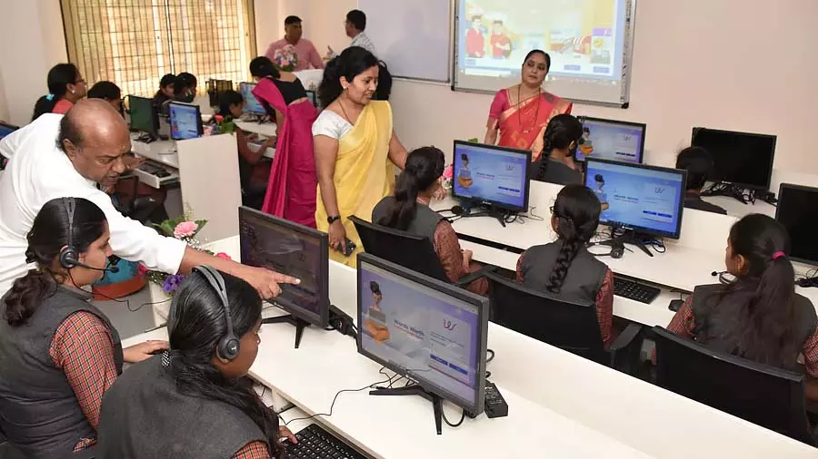 Karnataka : मंत्रिमंडल ने 4,432 करोड़ की नई कौशल विकास नीति को मंजूरी दी Karnataka : मंत्रिमंडल ने 4,432 करोड़ की नई कौशल विकास नीति को मंजूरी दी
