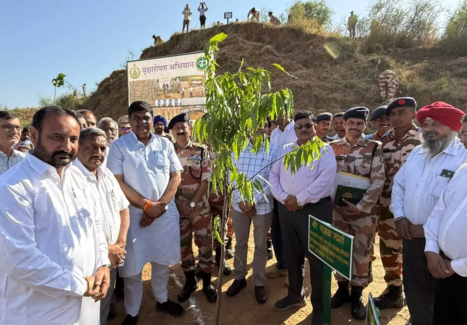 Jaipur: वन राज्य मंत्री ने हस्तशिल्पियों के उत्पादों की प्रदर्शनी का शुभारम्भ Jaipur: वन राज्य मंत्री ने हस्तशिल्पियों के उत्पादों की प्रदर्शनी का शुभारम्भ