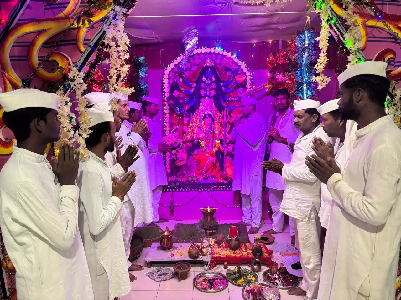 माँ दुर्गा की भक्ति से गूंजा रायपुर सेंट्रल जेल, 802 बंदियों ने रखा उपवास माँ दुर्गा की भक्ति से गूंजा रायपुर सेंट्रल जेल, 802 बंदियों ने रखा उपवास